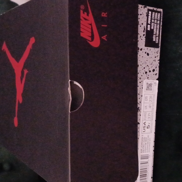 Jordans " green bean" addition sz 5Y - Picture 10 of 12